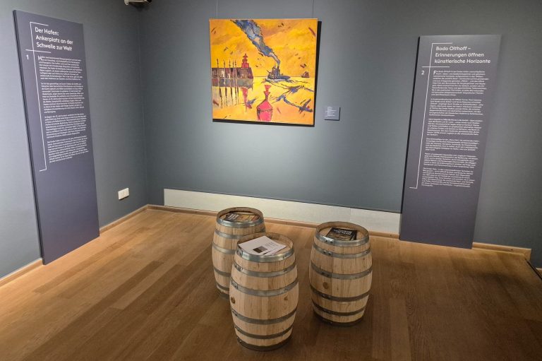 Mit welchem Projekt oder welcher Veröffentlichung geht es weiter? Hölzerner Hintergrund mit einer rechteckigen Fläche, auf der ein schwarzes Fragezeichen prangt.